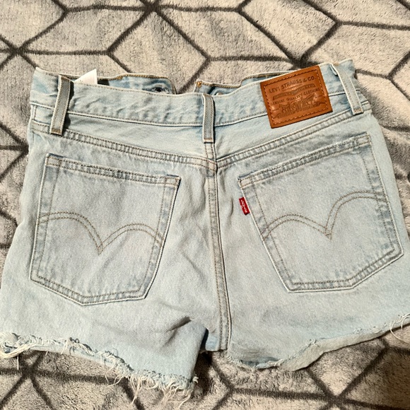 Levi Jean Shorts - Picture 3 of 9